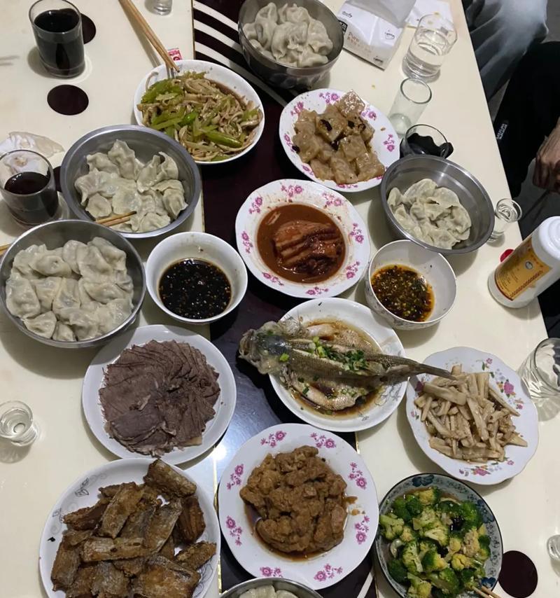 团圆之夜（唯美除夕年夜饭祝福短句）