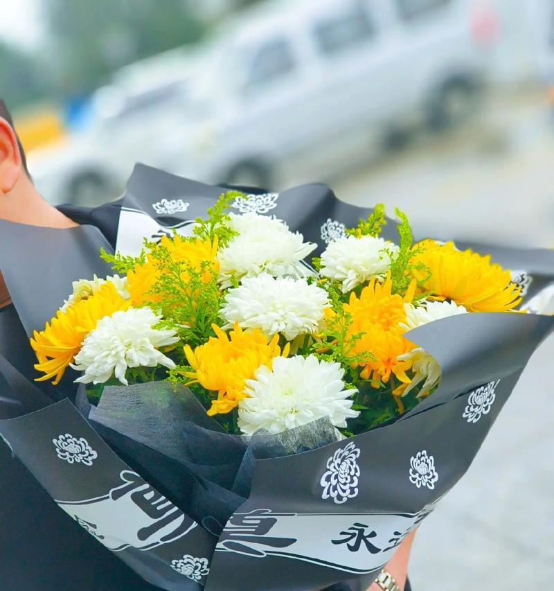 《清明花束，古韵悠扬》