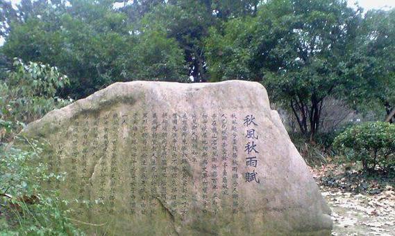 清明节绍兴府山扫墓有哪些好句可以摘抄？（《翠微烟雨中，寻幽绍兴府》）