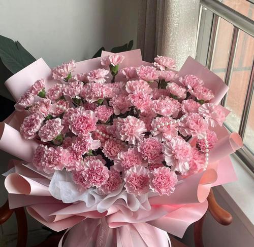 母亲姐送什么花（《母仪天下，花开富贵——母亲节之思》）