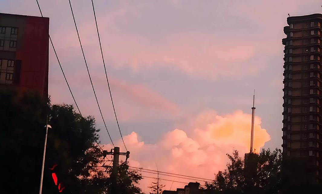 恐怖惊悚中的唯美瞬间（揭秘那些令人心醉的恐怖景象）