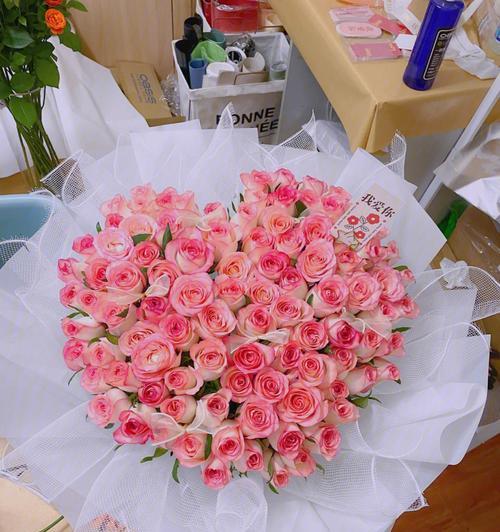 七夕花束的美丽与情感（用花语诠释恋爱的深情）