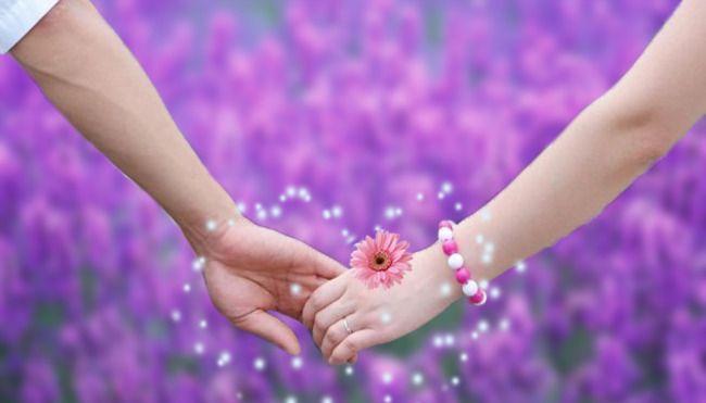 七：生命垂危的老人，握着儿女的手，感受着那份亲情和无尽的爱。